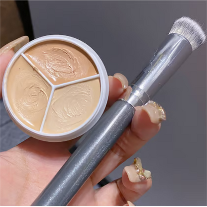 Tri-color Concealer ~ Brighten, conceal & contour with one easy palette.