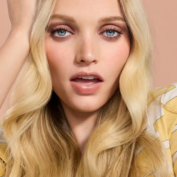 Instant Eye Lift Shadow ~ Flattering color that locks in all day