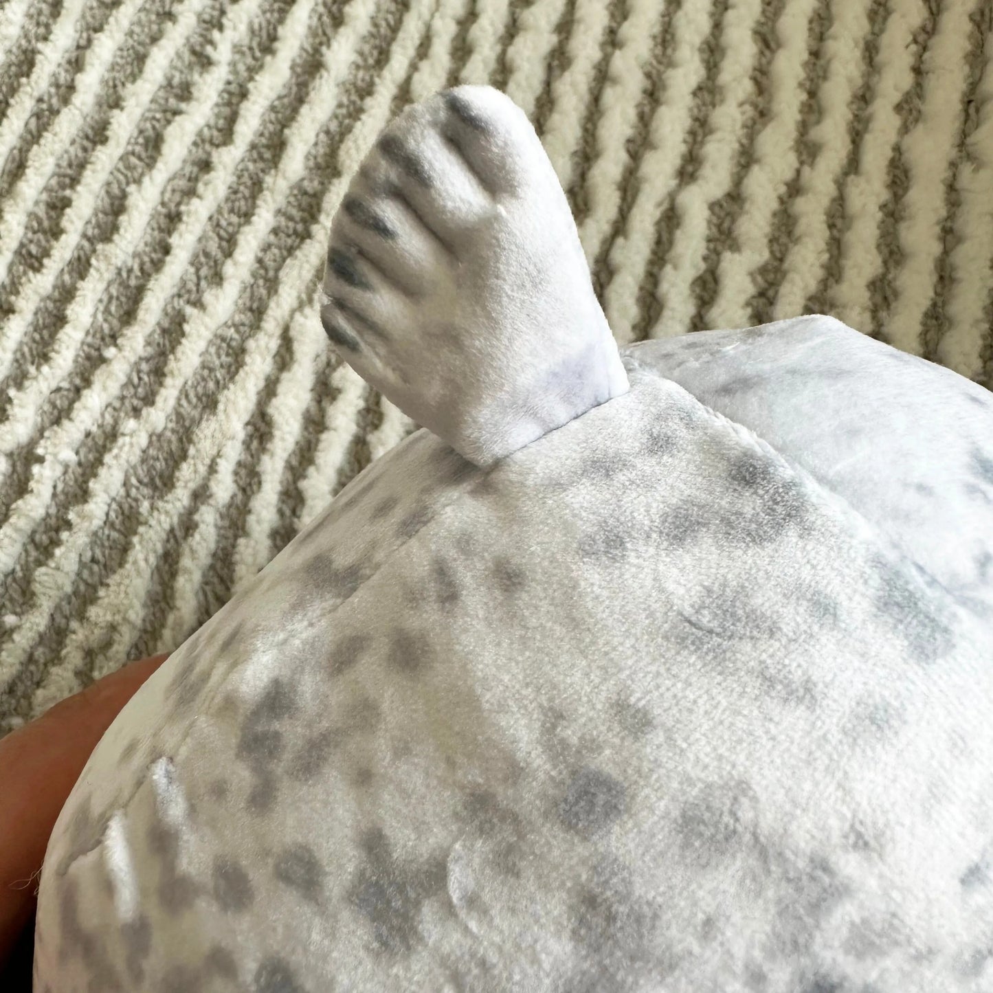 Plushy Seal Pillow – The Ultimate Cuddle Companion for Relaxation